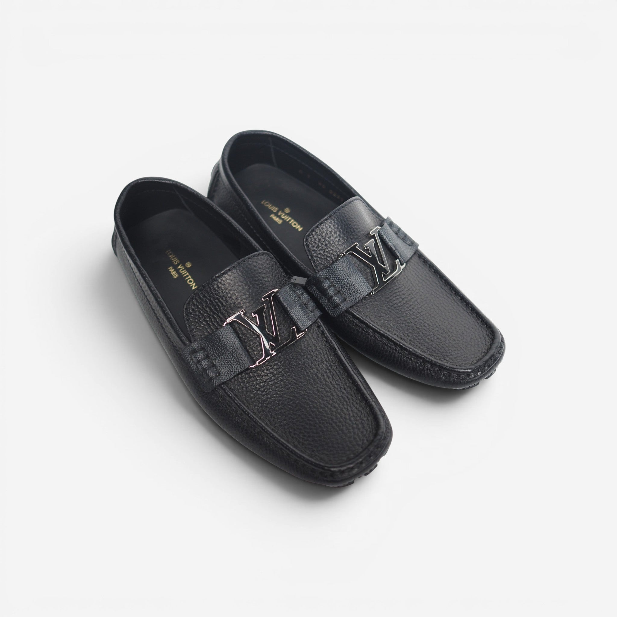 Louis Vuitton モノグラム ブラック ミュール Louis Vuitton Black Grained Leather LV Initials Moccasin Loafers