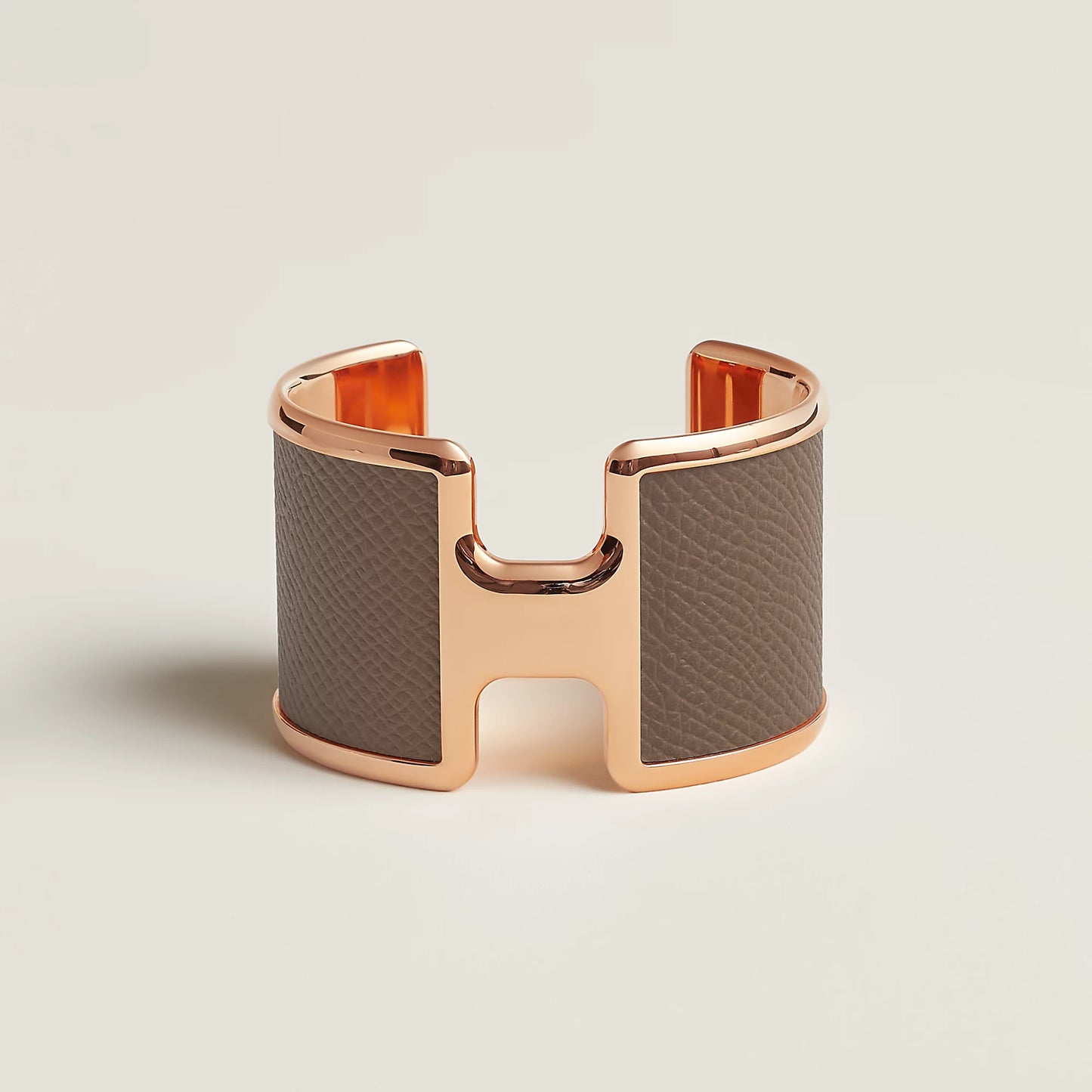 olympe-cuff-bracelet--500179FD18-0-0-2000-2000_g.jpg