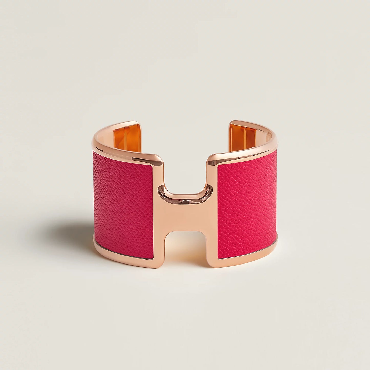 olympe-cuff-bracelet--500179FDI6-0-0-2000-2000_g.jpg