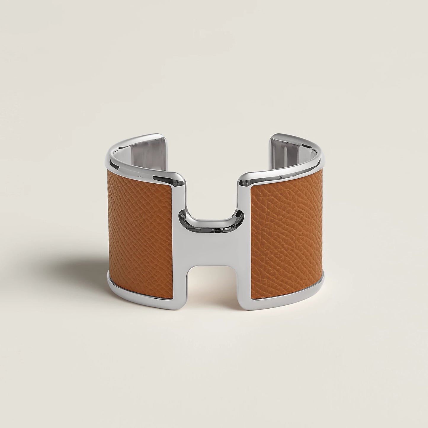 olympe-cuff-bracelet--500179FK37-0-0-2000-2000_g.jpg